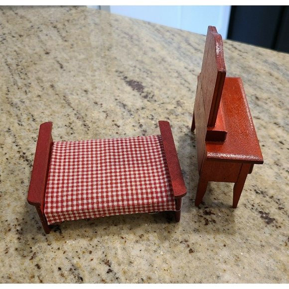 Greenbrier International Doll House Furniture Red Wood Plaid Bed. Mirror Dresser - Picture 3 of 11